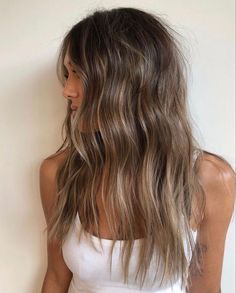 Medium To Long Haircut, Hair Dye Color Ideas, Dimensional Brunette, Long Haircut, Brown Hair Balayage