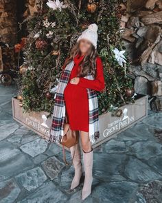 Christmas Pregnancy Outfit, Christmas Maternity Outfits, Fall Maternity Outfits, Southern Curls And Pearls, Trendy Maternity Outfits, Red Sweater Dress, Christmas Look