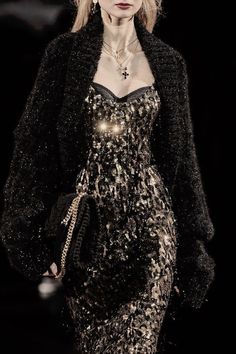 فستان سهرة, Cannoli, Naomi Campbell, Glam Dresses, Dark Fashion, Fancy Dresses, Look Cool