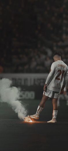 Football Players Wallpaper Iphone, Iphone Football Wallpaper, Best Football Players Wallpapers, Nike Football Wallpapers, All Football Players Wallpaper, Dybala Roma Wallpaper, Football Wallpaper 4k Ultra Hd, Cold Football Wallpaper 4k, Musiala Wallpaper 4k