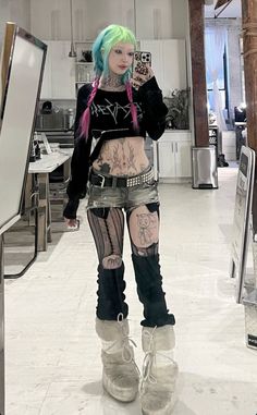 Arte Punk, Low Rise Pants, Cute Emo, Decor Home Living Room, Really Cute Outfits, Ear Jewelry, Goth Fashion, Alternative Fashion, Put On