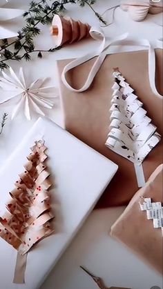 Wrapping Paper Christmas Tree, Tree Paper Craft, Christmas Tree Paper Craft, Origami Tree, Christmas Tree Paper, Diy Paper Christmas Tree, Pretty Gift Wrapping Ideas, Christmas Tree Wrapping Paper, Tree Cut Out