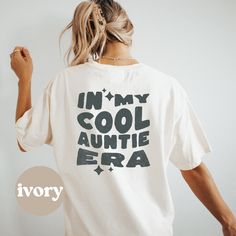 For the aunt-to-be or the seasoned auntie, this fun and trendy oversized t-shirt make the perfect birthday or special occasion gift. Crafted with a touch of humor, this era-inspired shirt is sure to bring joy to any new auntie's wardrobe. Premium Quality - Printed shipped in the USA ✦DETAILS✦ Every shirt we send out is made to order, which means it is custom made for you! We do everything we can to ship orders as fast as possible, but you can check our current turnaround times below. If you have Aunt To Be, Aunt Shirt, New Aunt, Aunt Shirts, T Shirt Oversize, Gym Shirts, Funny Shirt, Oversized T Shirt, Oversized Tshirt