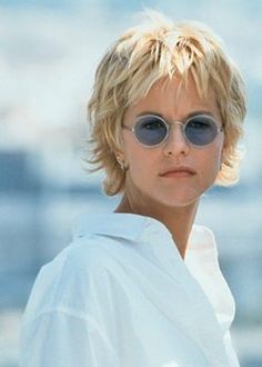 SIEMPRE ME ENCANTO ESTE LLOKETE Celebrity Haircuts, Short Shag Haircuts, Meg Ryan, Choppy Hair, Haircut Styles, Short Choppy Hair