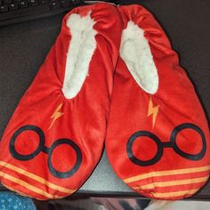 Men's Harry Potter One Size Fits Most Sock/Slippers Nwt , Never Worn! Perfect For A Harry Potter Fan And Just In Time For Christmas! Dobby Christmas Socks, Harry Potter Slippers, Sock Slippers, Red Non-slip Indoor Slippers, Red Non-slip Comfortable Socks, Teen Christmas Gifts, Harry Potter Ravenclaw, Holiday Socks, Comfy Slippers