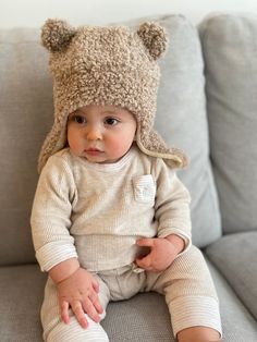 The fuzziest cub baby gift set. Keep little heads and hands cute like bear cubs, and warm in the coziest hat & mittens set for your moments outdoors. The best gift for baby showers. Comes wrapped in a beautiful gift box. Teddy Hat, Dad Diaper Bag, Cubs Hat, Stroller Organizer, Tote Organization, Cozy Hat, Kids Scooter, Bear Ears, Bear Cubs