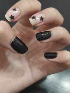 Short Nails Y2k, Star Nails Short, Nails With Stars, Nails Star, Star Nail Designs, Nails Y2k, Punk Nails, Grunge Nails, Casual Nails