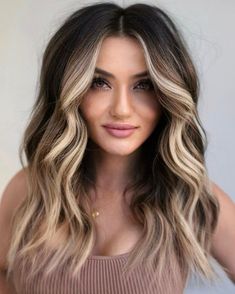 Half Blonde Half Brown Hair, Money Piece Hair, Money Piece, Brown Hair With Blonde Highlights, Hair Makeover, Brown Blonde Hair, Brown Blonde, Hair Inspiration Color