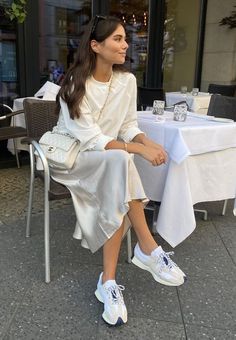 50+ Modest Fashion Looks to Keep You Cool This Summer - Boss Babe Chronicles Nb 327, Weekend Getaway Outfits, Sneaker Outfits Women, New Balance Outfit, New Balance 327, Paris Outfits, Looks Street Style, Mode Inspo, Satin Skirt