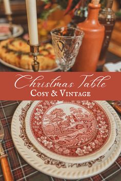 A Christmas Table in vintage style, featuring cottagecore and natural elements and a touch of Scottish. Scottish Christmas Decor, Vintage Christmas Tablescapes, Winter Tablescapes After Christmas, Christmas Vegan Recipes, Vintage Christmas Table Settings, Vintage Christmas Table, Christmas Vegan, Scottish Christmas, Winter Cottagecore