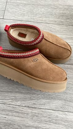 Uggs Tazz, Tazz Slipper, Cute Uggs, Ugg Tazz, Ugg Ultra Mini, Nike X Travis Scott, New Balance 9060, Burgundy Outfit