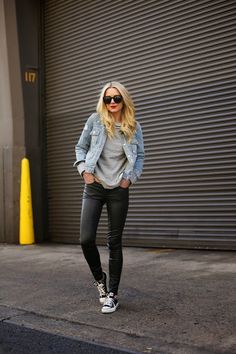 denim jacket // gray sweatshirt // leather pants // black chucks via Atlantic-Pacific Stars Jeans, Outfits With Converse, Grey Tee, Komplette Outfits, Looks Style, Mode Inspiration, Fall Winter Outfits