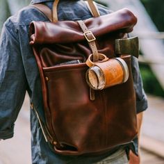 Need this WITH the hatchet for days when I need some alone time, lol! Seriously, very cool bag. via Getbisy Street Style Bags, Dopp Kit, Leather Projects, Backpack Bag, Fashion Mode, Mens Street Style, Suho, Fun Bags, Leather Working