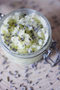 This DIY salt scrub recipe is perfect for dry and damaged skin. This two-ingredient scrub contains skin-loving ingredients for soft skin! Epsom Salt Scrub Recipe, Lavender Hand Scrub, Diy Foot Scrub Recipes, Coconut Oil Salt Scrub, Diy Salt Scrub Recipe, Foot Scrub Recipe, Homemade Foot Scrub