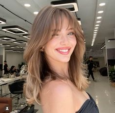 Bangstyle Hair, Hair Colour Design, Dark Blonde Hair Color, Bangs With Medium Hair, Medium Short Hair, Short Hairstyles For Thick Hair, Dark Blonde Hair, Blonde Hair Inspiration, Good Hair