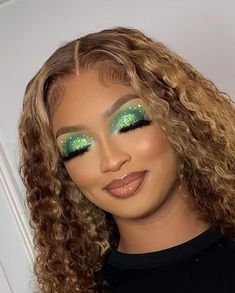 Emerald Green Eyeshadow Looks For Prom, Green Prom Eye Makeup, Jade Green Makeup Looks, Emerald Eye Makeup For Prom, Makeup Looks With Green Eyeshadow, Dark Green Hoco Makeup, Green And Silver Prom Makeup, Sage Green And Gold Makeup