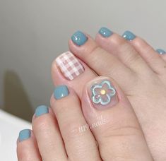 Toe Manicure, Toe Nail Ideas, Red Toenails, Pedicure Nail Designs, Korean Nail Art, Subtle Nails