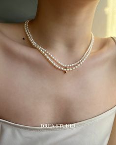 Everyday Pearl Necklace, Trendy Pearl Necklace, Gold Ball Pendant, Pearl Jewellry, Dainty Necklace Layered, Dainty Pearl Necklace, Pretty Jewelry Necklaces, Pearl Necklace Designs, Pendant Choker