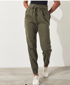 Hollister Clothes, Stylish Pants Women, Taylor Outfits, Mom Pants, Color Blocking Outfits, Olive Green Pants, Paperbag Pants, Joggers Outfit