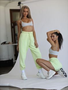 Sweats Photoshoot, Position Reference, Poses Duo, Workout Photoshoot, Photo Mannequin, Activewear Photoshoot, Fashion Model Poses, Cute Gym Outfits, Couple Tees