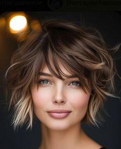 Choppy Bob Hairstyles For Fine Hair, Rambut Brunette, Chin Length Haircuts, Chic Short Hair, Timeless Looks, Haircuts For Women Over 50, Gorgeous Hairstyles