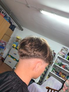 #fade #haircut #lowfade #midfade #barber #barbershop #barbería #degradado Low Fade With Bulk, Low Fade Redondo, French Crop Low Fade, Low Mid Fade, Mid Fade En V, Low Fade Em V, Taper Fade Long Hair, Boys Fade Haircut, Taper Fade Short Hair