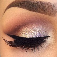 Beautiful sparkly eye makeup Wedding Hairstyles And Makeup, Long Eyelashes, Beauty Make-up, Kiss Makeup, Makeup Goals, Prom Makeup, Wedding Hair And Makeup, Make Me Up