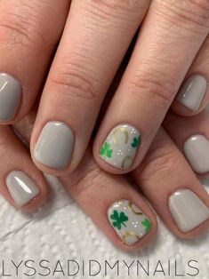 st.patricks day nails: short gray nails with clovers St Patricks Nail Designs Short, Subtle St Patricks Day Nails, Ireland Nails, Simple March Nails, March Nails Ideas St. Patrick's Day, Grandma Nails, Nail Art Inspiration Creative