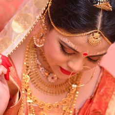 Bengali Tradition, Favourite List, Bengali Fashion, Choker Design, Bengali Bridal Makeup, Bengali Art, Simple Jewellery