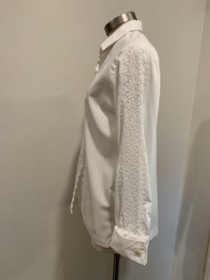 1970's Vintage White Blouse ~ Rhonda Lee, Says Size 34 But a Large, Button Down, Long Gorgeous Cut Out Sleeves, Slits on sides of Bottom of Blouse, Has 2 Button Cuff Links for Each Sleeve ~ Great Quality & Condition I will be mailing this Priority Mail or First Class International. Measurements Bust 40 Inch Waist 38 Inch Hips 40 Inch Shoulder to Shoulder 16 Inch Sleeve ~ Cuffed 23 Inch And UnCuffed 24 1/4 Inch Length ~ 27 1/2 Inch Slits on sides ~ 3 1/2 Inch Button-up Blouse With Lace Cuffs For Work, Workwear Button-up Blouse With Lace Cuffs, Classic Blouse With Lace Cuffs For Work, Workwear Blouse With Lace Cuffs And Button-up, Button-up Blouse With Lace Trim For Work, Fitted Button-up Blouse With Lace Cuffs, Daywear Button-up Blouse With Lace Cuffs, White Button-up Tops With Lace Cuffs, White Lace Cuffs Button-up Tops