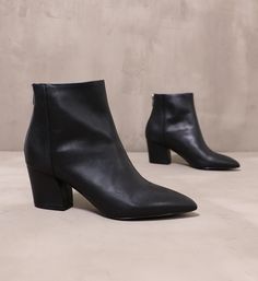 pair of all black leather simple explanation boots angled on cement background Structured Dress, Toes Designs, Boyfriend Jean, A Boyfriend, Toe Designs, The Block, Platform Heels, Boyfriend Jeans, Solid Black