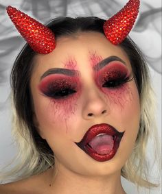 Devil Girl Makeup, Scary Face Makeup, Halloween Devil Makeup, Devil Makeup Ideas, Hallowen Schminke, Halloween Glam