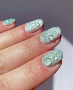 Water Inspired Nail Art, Water Dip Nails, Water Droplet Makeup, 3d Water Nails, Nails With Water Drops, Waterdrop Nails, Short 3d Nails, Water Droplet Nails, Water Drop Nail Art