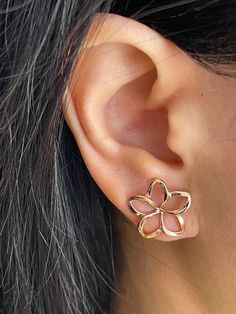 Elegant and Beautiful Hawaiian 18mm Plumeria Flower in 14K Solid Rose Gold Stud Earrings High Polish Finish Smooth and Shiny Rose Gold 14K Solid Gold GUARANTEED, Authenticated with a 14K Stamp Made with Highest Quality Craftsmanship Solid 14K Rose Gold Plumeria Earrings Length 18 Millimeters Width 18 Millimeters Total Weight 2.5 grams Amazing Gift for family and friends! Jewelry Gift box included! Rose Gold Single Flower-shaped Earring, Rose Gold Flower-shaped Pierced Earrings, Rose Gold Flower Shaped Pierced Earrings, Rose Gold Flower-shaped Earrings, Pink Gold Flower-shaped Earrings, Pierced Rose Gold Flower Earrings, 5grams Gold Earrings, Rose Gold Stud Earrings, Friends Jewelry