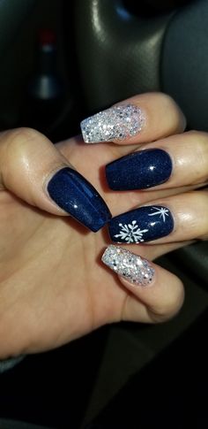 Winter Nail Polish Ideas, Nails Winter Design Ideas, New Year Winter Nails, Finger Nail Designs For Winter, Blue Christmas Nails Winter Snowflake Designs, Christmas Nail Designs Blue And Silver, Blue Glitter Christmas Nails, January Themed Nails, Winter Nails Dip Powder