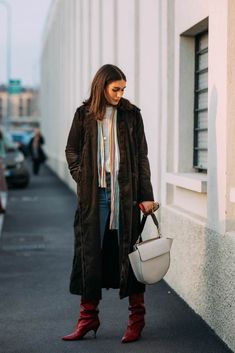 Fall street style fashion #streetstyle #outfit #fashion Fashion Week Street Style Winter, Fall Fashion Coats, Street Style 2017, Tumblr Fashion, Autumn Street Style