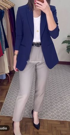 School Blazer Uniform, Women's Style Tips, Pinterest Marketing Manager, Job Clothes, Stylish Short Dresses, Business Outfits Women, Office Outfits Women, Business Casual Outfits For Work