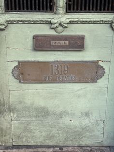 an old door with a plaque on it that says,'1911 rup decor '