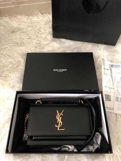 Sac Yves Saint Laurent, Saint Laurent Aesthetic, Ysl Aesthetic, Luxury Bags Collection, Yves Saint Laurent Bags, Mode Casual, Luxury Purses, Bags Aesthetic