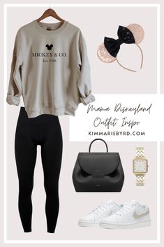 Cute Womens Disney Outfits, Birthday Outfit For Disneyland, Fall Outfits Disneyland, Outfits To Wear In Disneyland, Outfit Ideas For California, Disney Paris Family Shirts, Bougie Disney Outfits, Disney Paris Shirt Ideas, Disney In Paris Outfits