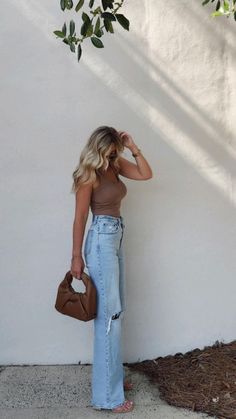 Nashville Photoshoot Outfits, Neutral Spring Outfit Ideas, Express Women Outfits, Women In Jeans Photoshoot, Young Adult Summer Outfits, Trendy Spring Fashion 2023, Adult Going Out Outfits, Simple Neutral Outfits, Trendy Spring Outfits 2023