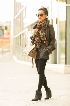 Scarf, animal print Shorts In Winter, Scarf Dresses, Cat Brown, Lv Scarf, Wendy's Lookbook, Short Leather Jacket, How To Wear Ankle Boots, Winter Leather Jackets