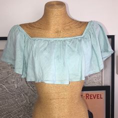 New Never Used Mint Condition Size S Linen E Light Wash Cropped Tops For Spring, Light Wash Fitted Summer Top, Cropped Blue Blouse For Summer, Light Wash Fitted Tops For Summer, Fitted Light Wash Tops For Summer, Fitted Light Wash Tops For Day Out, Light Blue Cropped Tops For Summer, Fitted Light Wash Crop Top For Spring, Light Wash Fitted Beach Tops