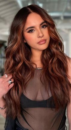 Copper Balayage Dark Roots, Red Hair Black Eyebrows, Copper Brown Balayage Brunettes, Brown To Copper Balayage, Brown Eyes Red Hair, Cooper Balayage Brunettes, Spring Red Hair Color, Reddish Brown Hair Color, Copper Brown Hair Color