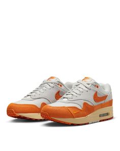 Meet the leader of the pack. First released in '87, the Nike Air Max 1 was the first shoe in the family to bring Air technology to sneaker enthusiasts. Vibrant pops of orange infuse this legend with new energy, giving it a fast-paced look perfect for today’s modern world. With tried-and-true Air cushioning underfoot and a classic wavy mudguard, it’s no wonder these kicks continue to reign supreme.Suede on the upper adds durability and a premium look.Foam midsole and visible Max Air in the heel h 70s Converse, Textured Fabrics, Nike X Travis Scott, Low Air Jordan 1, Converse Run Star, French Architecture, Nike Models, Baskets Nike, Safari Print