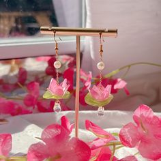 A redesign of the lotus lily car charm, weighing about 5g less, much more suitable and comfortable for the earlobes! Additionally available as clip ons with a small charge. Shrink Plastic Jewelry, Lily Earrings, Handmade Dangle Earrings, Lotus Jewelry, Lotus Earrings, Plastic Jewelry, Jewelry Lookbook, Fantasy Jewelry, Girly Jewelry