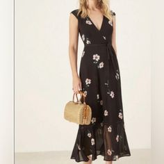 Reformation Haven Short Sleeve Wrap Maxi Dress L, Size M. Daphne Floral Print Reformation Short Sleeve Wrap Maxi Dress. Size M. Black Floral Print. Stunning, Gorgeous, Flattering Reformation Wrap Dress. Perfect Wedding Guest, Bridal Shower Or Date Night Dress! Length: 53.5" Waist: Bust: Hip: 100% Viscose Dry Clean Please Message Me With Any Questions. Happily Combine Shipping. Black Floral V-neck Dress For Brunch, Reformation Green Floral Dress, Black Chiffon V-neck Dress With Floral Print, Reformation Red Floral Dress, Reformation Black Floral Dress, Green Floral Print Dress, Kimono Gown, Wrap Dress Short, Afternoon Dress