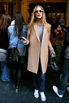 I need this coat! In tan or black, ...so versatile, and I can use it for travel! Winter Looks, Womens Fashion Trends, Sweater Weather, Personal Branding