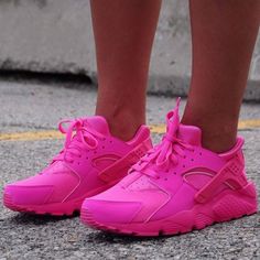 Hot Pink Or Laser Fuchsia Huaraches Size 7y Runs Small I’m A 5.5y But The 7y Fits Perfect. I’m Also A 7 Or 7.5 In Women’s Shoes. Brand New Never Worn. Pink And Black Nikes, Black Nike Air Max, Purple Sneakers, Shoes Nike Air, Nike Waffle, Huarache Run, Nike Air Max Thea, Fits Women, Nike Flyknit