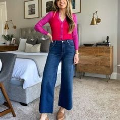 Outfits With Wide Leg Pants, Jean Ideas, Make Your Legs Look Longer, Dressing Tips, T Shirt Hacks, Wide Leg Pants Outfit, Shirt Hacks, Leg Pants Outfit